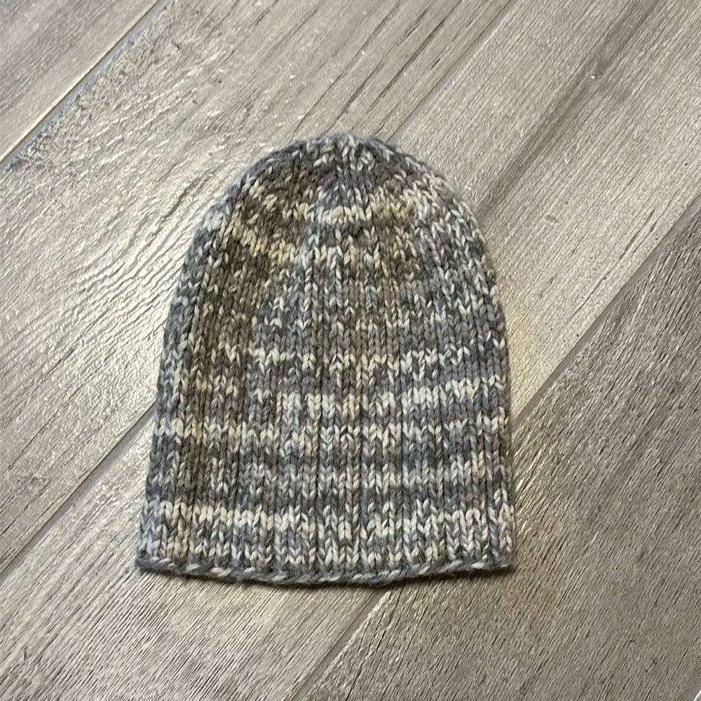 Handmade knitted hat - Picture 3 of 4